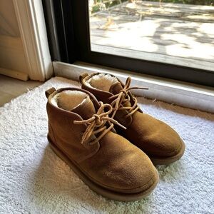 UGG Neumel

Kids Size 4/Womens 6